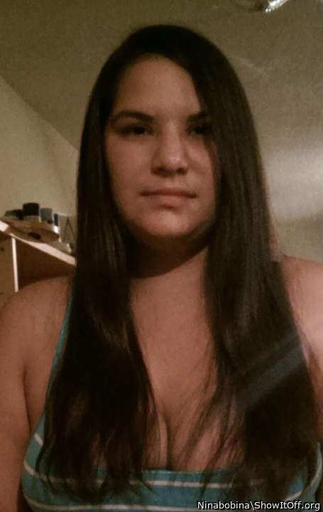 Pretty lady love your long hair sexy   