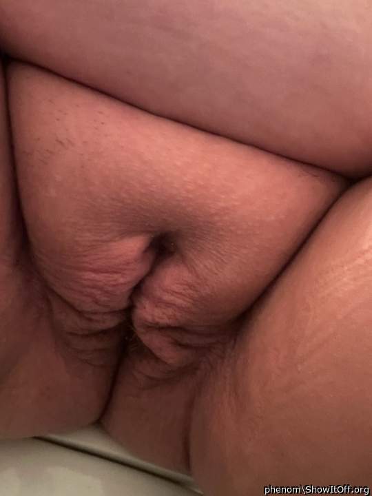 I want to probe your lips with my fingers and tounge and get