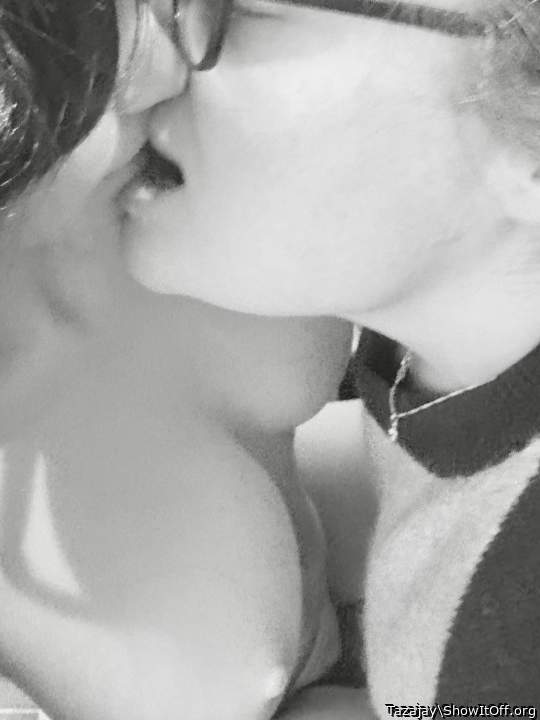 Beautiful picture of two lovely ladies.  &#129321;