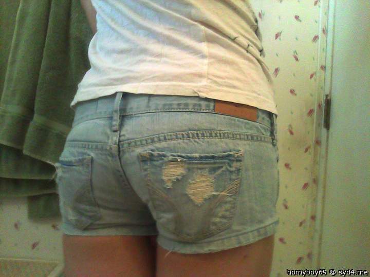 just love your bum in cute shorts   