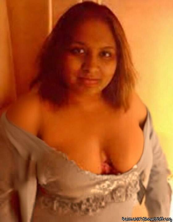 Indian Wife in UK kik noreenlondon3