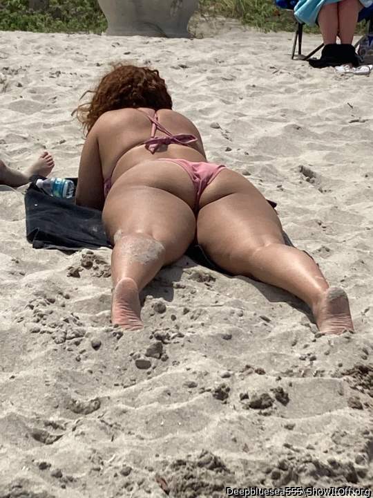 Love to be at a beach with her! I dont think I could stop s