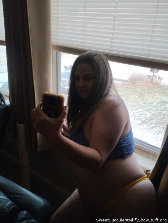 Adult image from SweetSucculentMilf