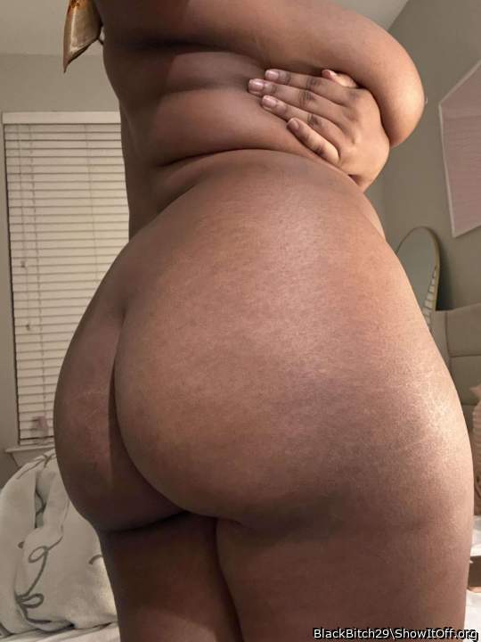 What a gorgeous to dive in! Love big black booty