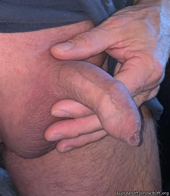 What a beautiful uncircumcised cock 
