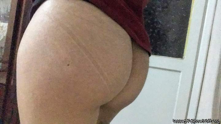 Photo of toosh from lessw17