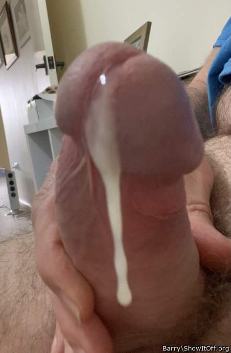 Id like to swallow that cum and suck that cock