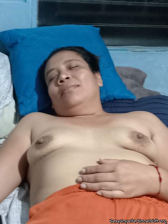 Wifes first time showing her self nude