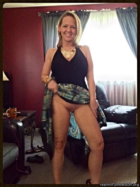 Slut Dana goes to work