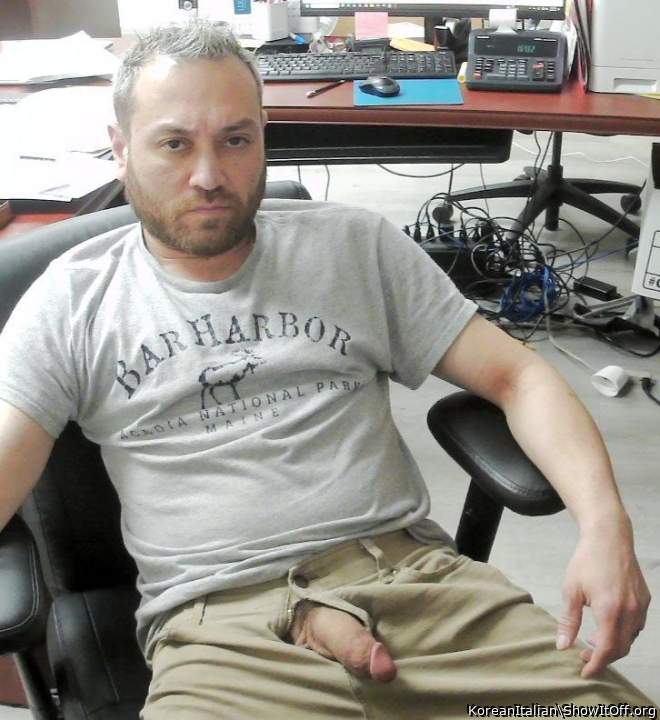 LOU WILL GET ON MY KNEES AND SUCK YOU OFF I LOVE COCK